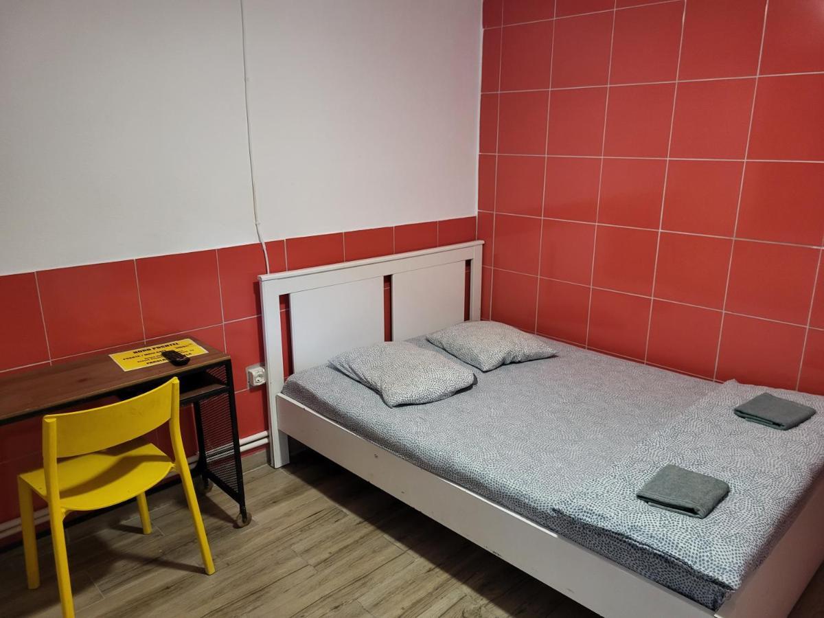 Banat 4 Hostel 布加勒斯特 外观 照片