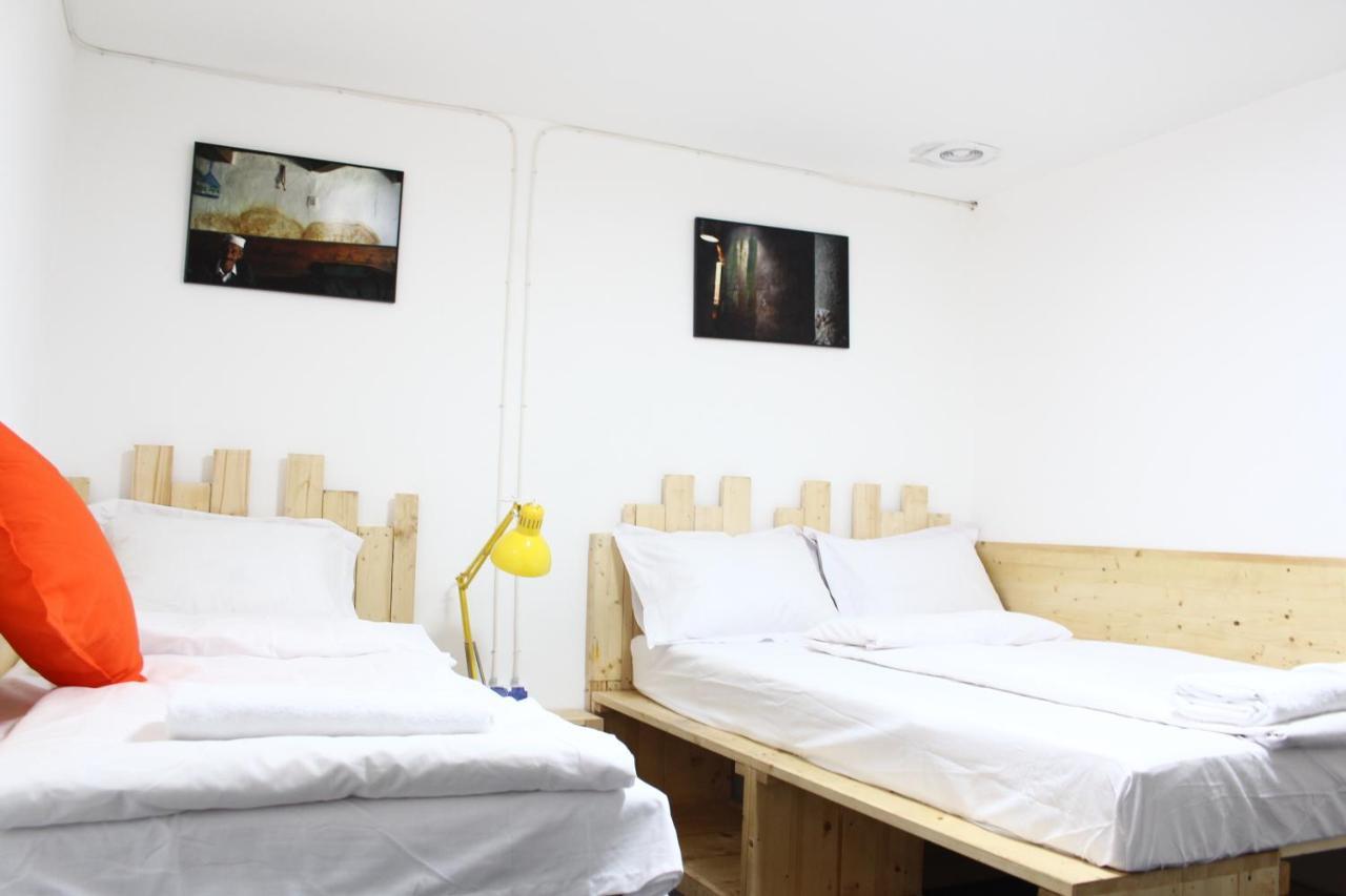 Banat 4 Hostel 布加勒斯特 外观 照片