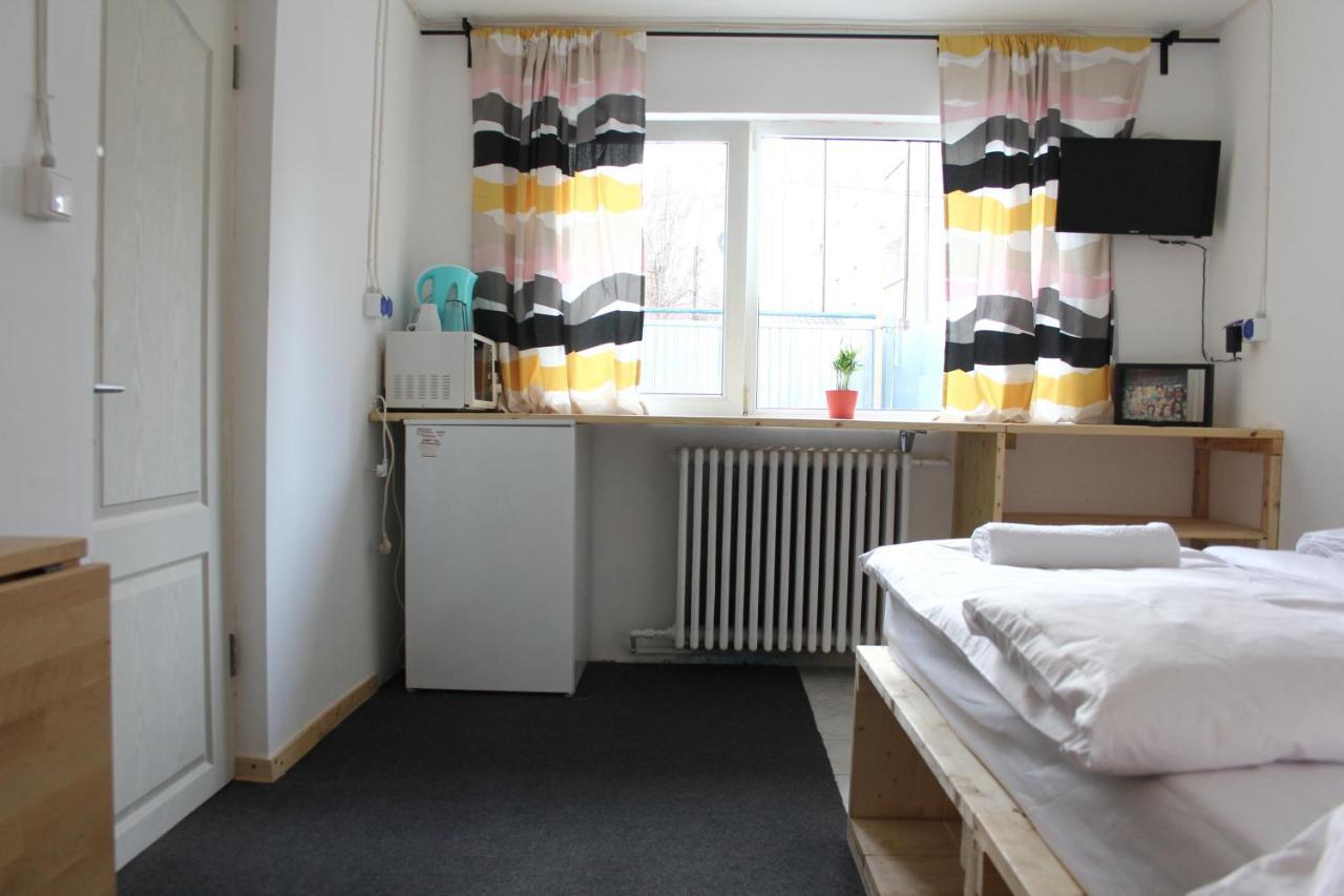 Banat 4 Hostel 布加勒斯特 外观 照片