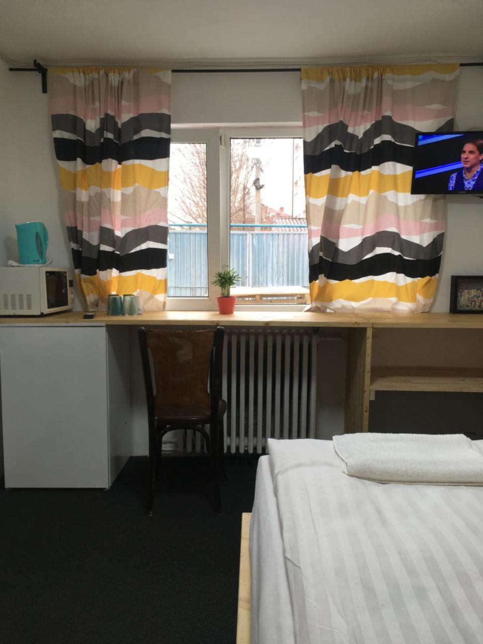 Banat 4 Hostel 布加勒斯特 外观 照片